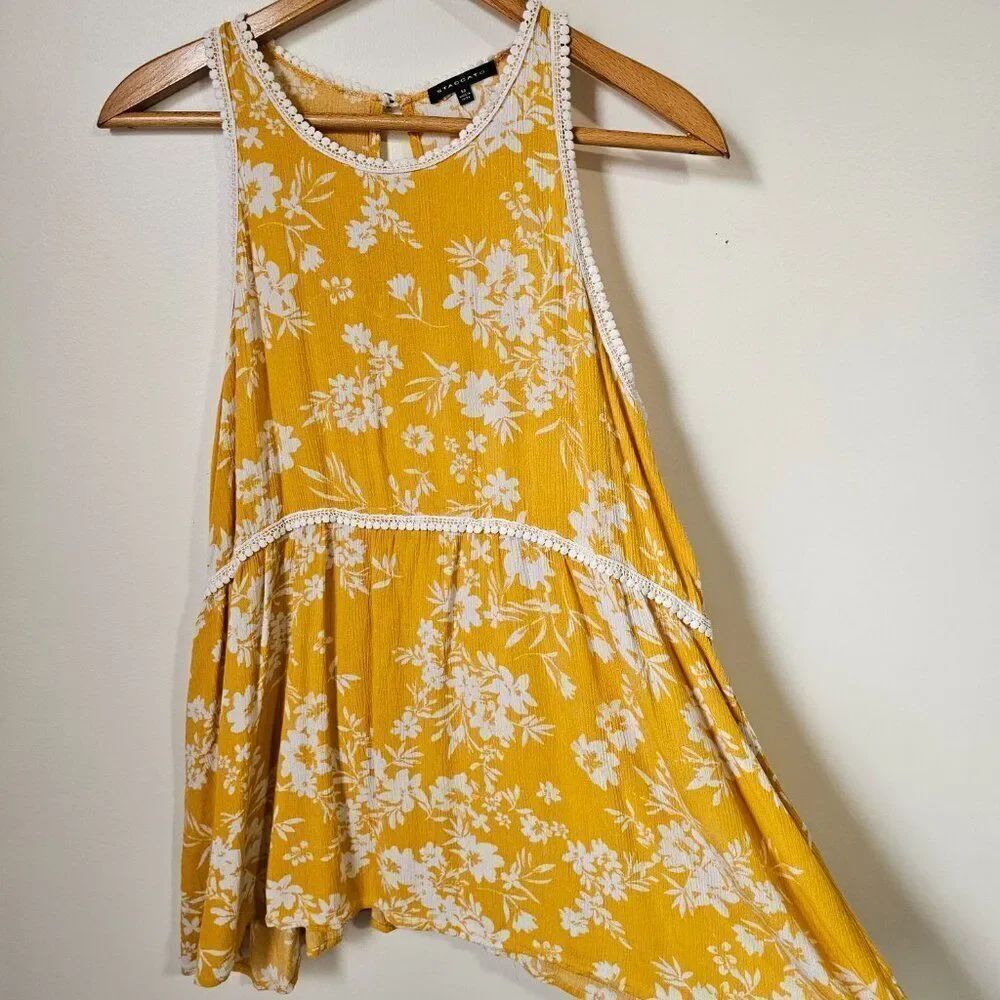 LIKE NEW STACCATO FLORAL SLEEVELESS LACED HEM SWING STYLE TOP M